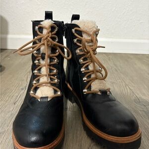 Nine West Black Leather Lace-Up Ankle Boots with Tan Laces and Cream Shearling